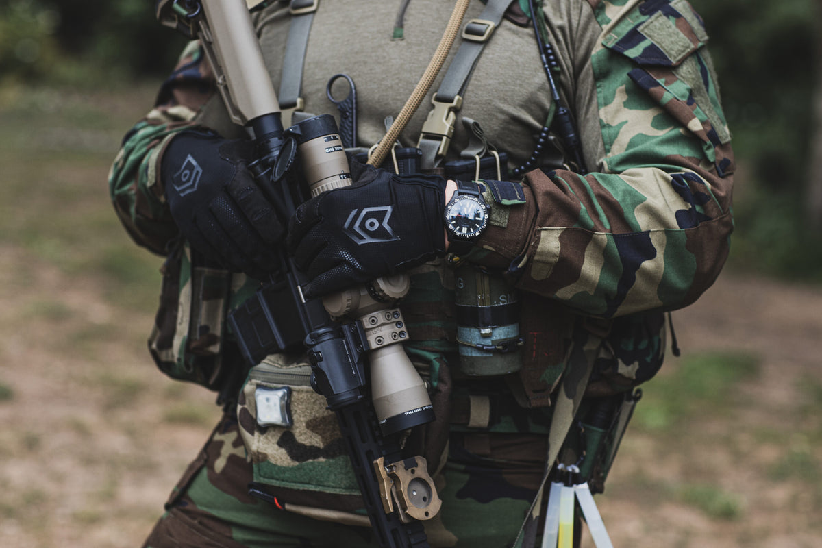 soldier wearing tactical gloves