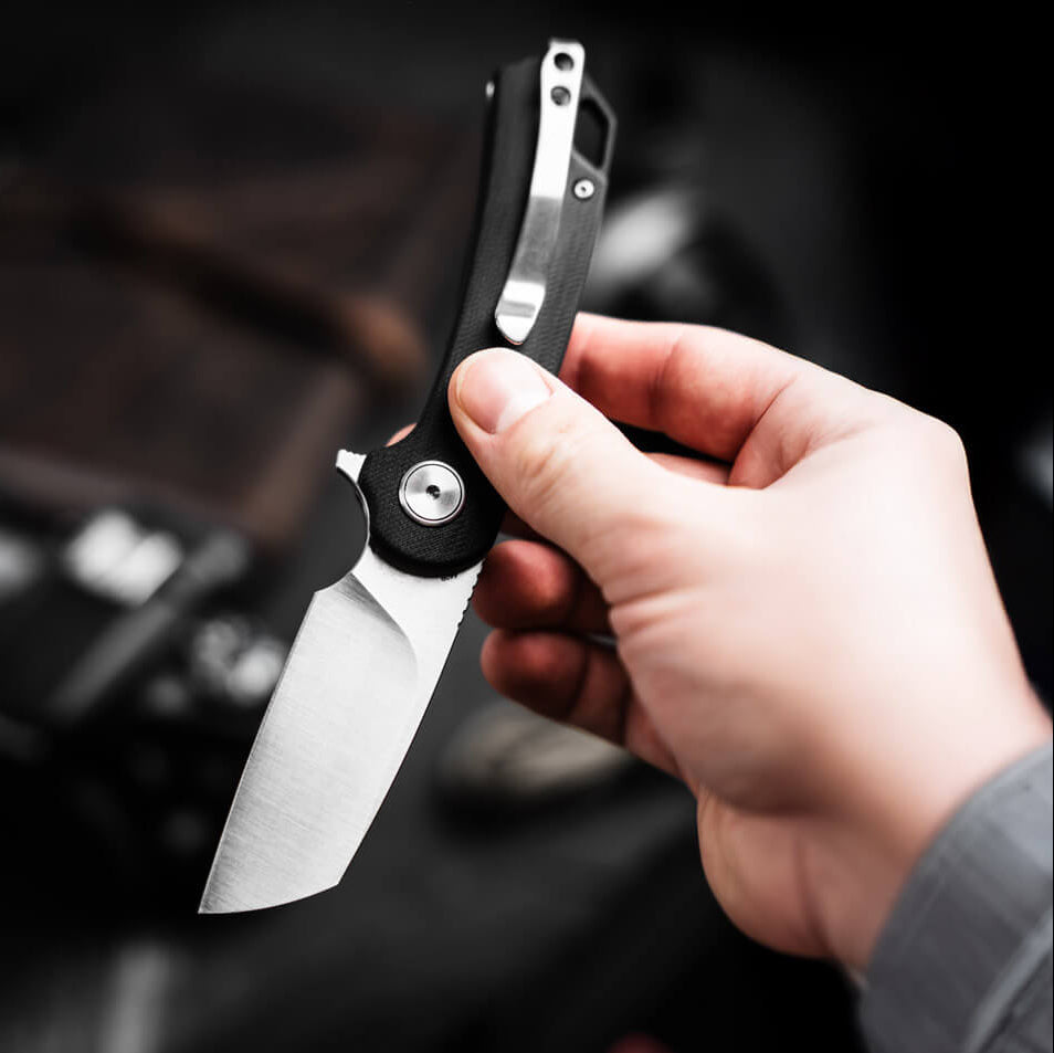 Böker Cliff Wharn in hand