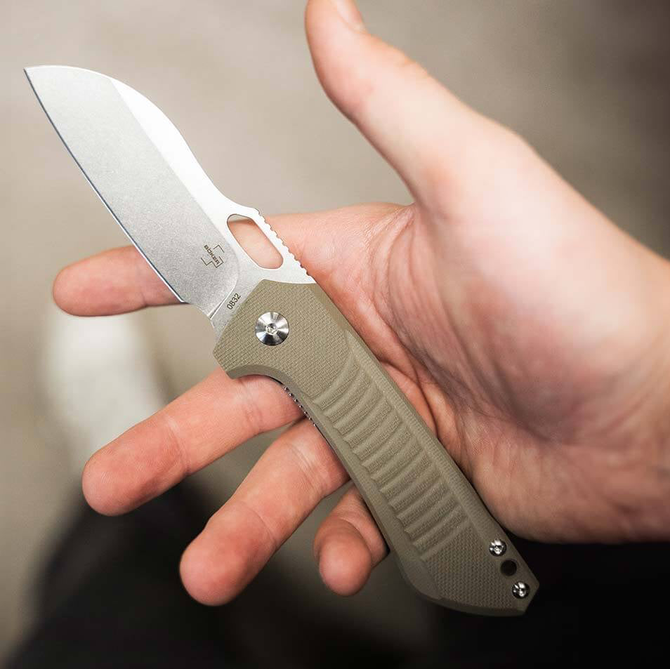 Böker Swoopy in hand