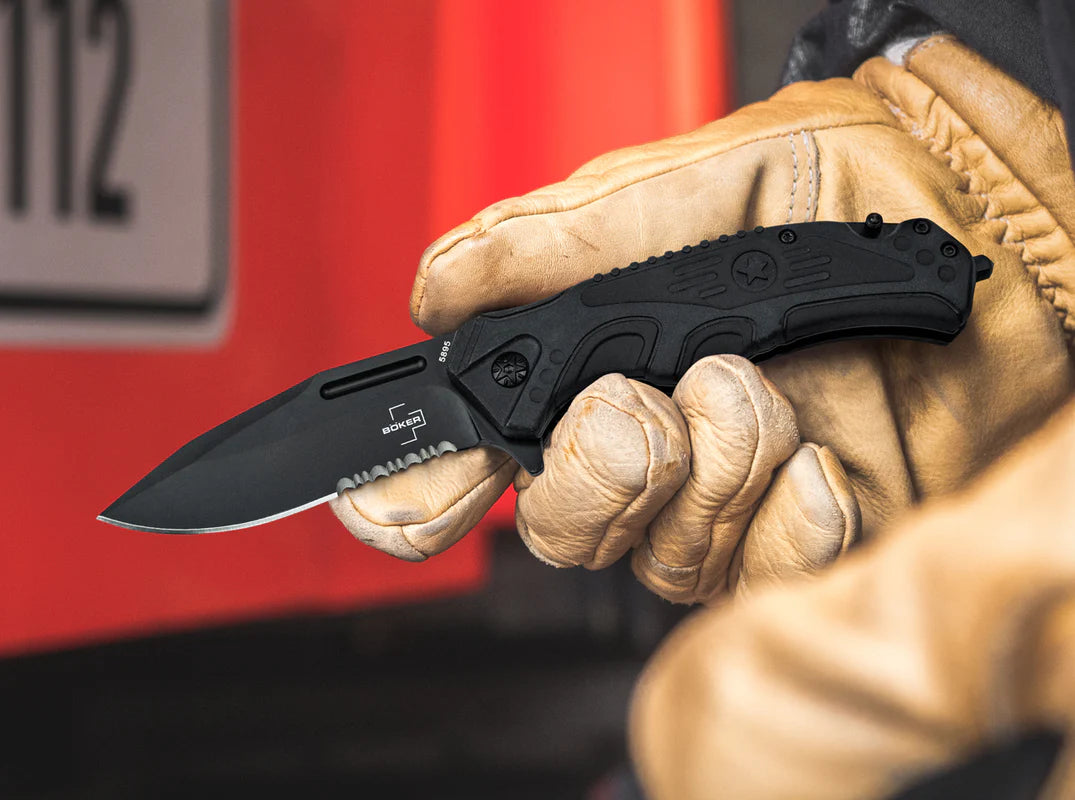 Boker Savior 2 in hand with gloves