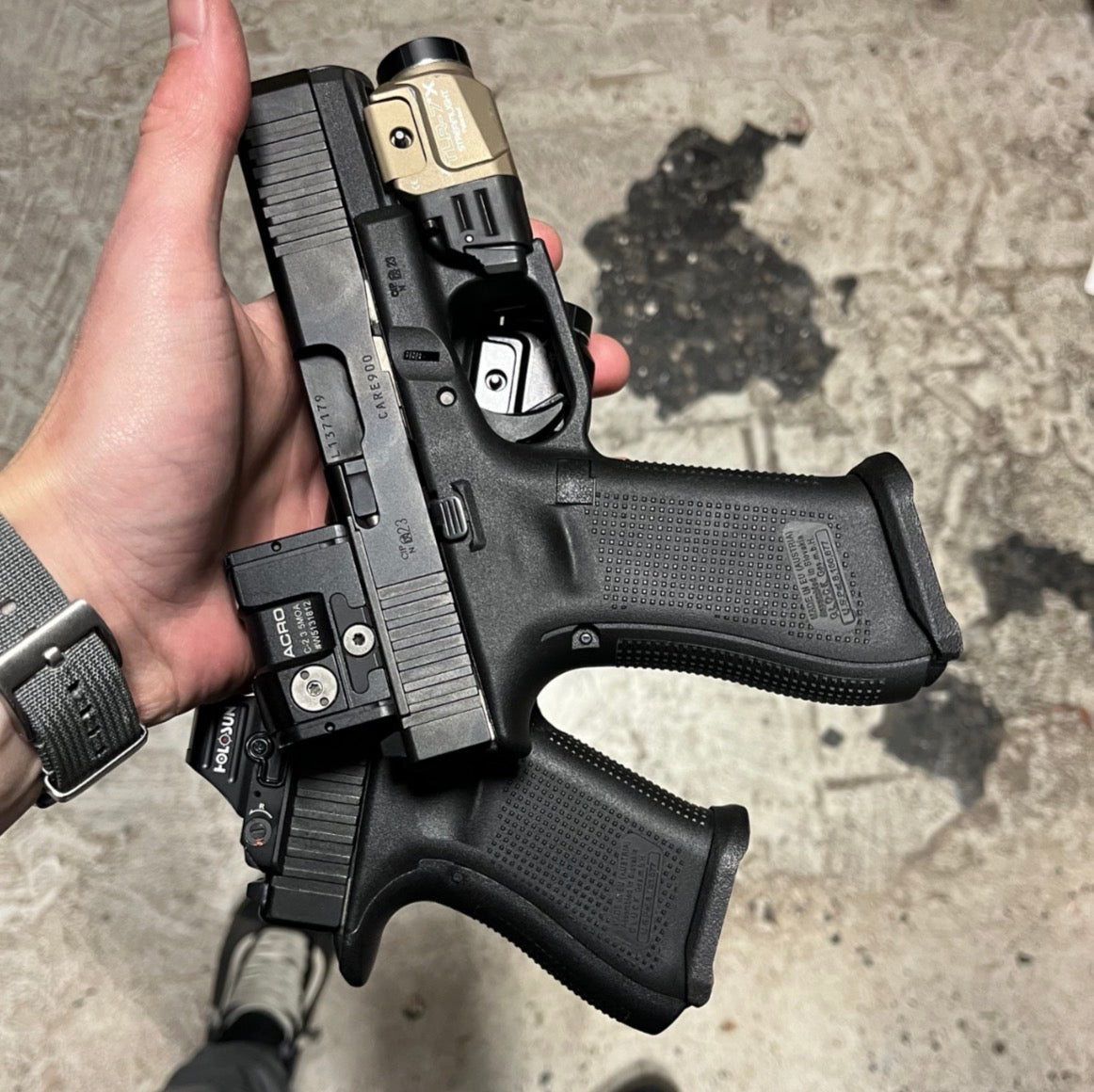 Kolibri Works LIEVIQ Glock Gen 5 Magwell in hand