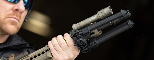 Magpul Bipod M-LOK MOE QD Rail in hand