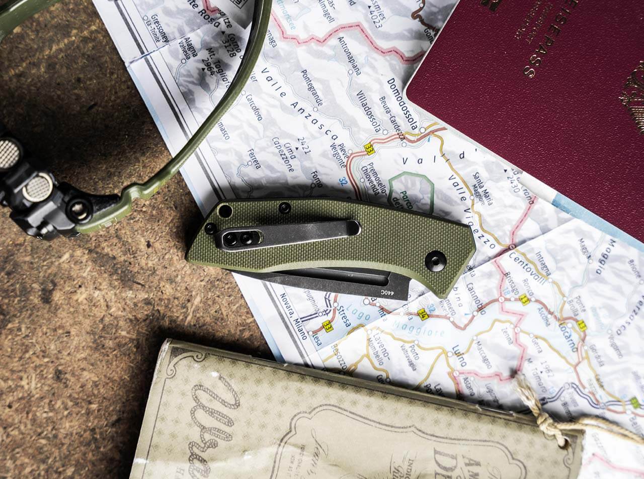 Böker Worldwide 2.0 folded on table