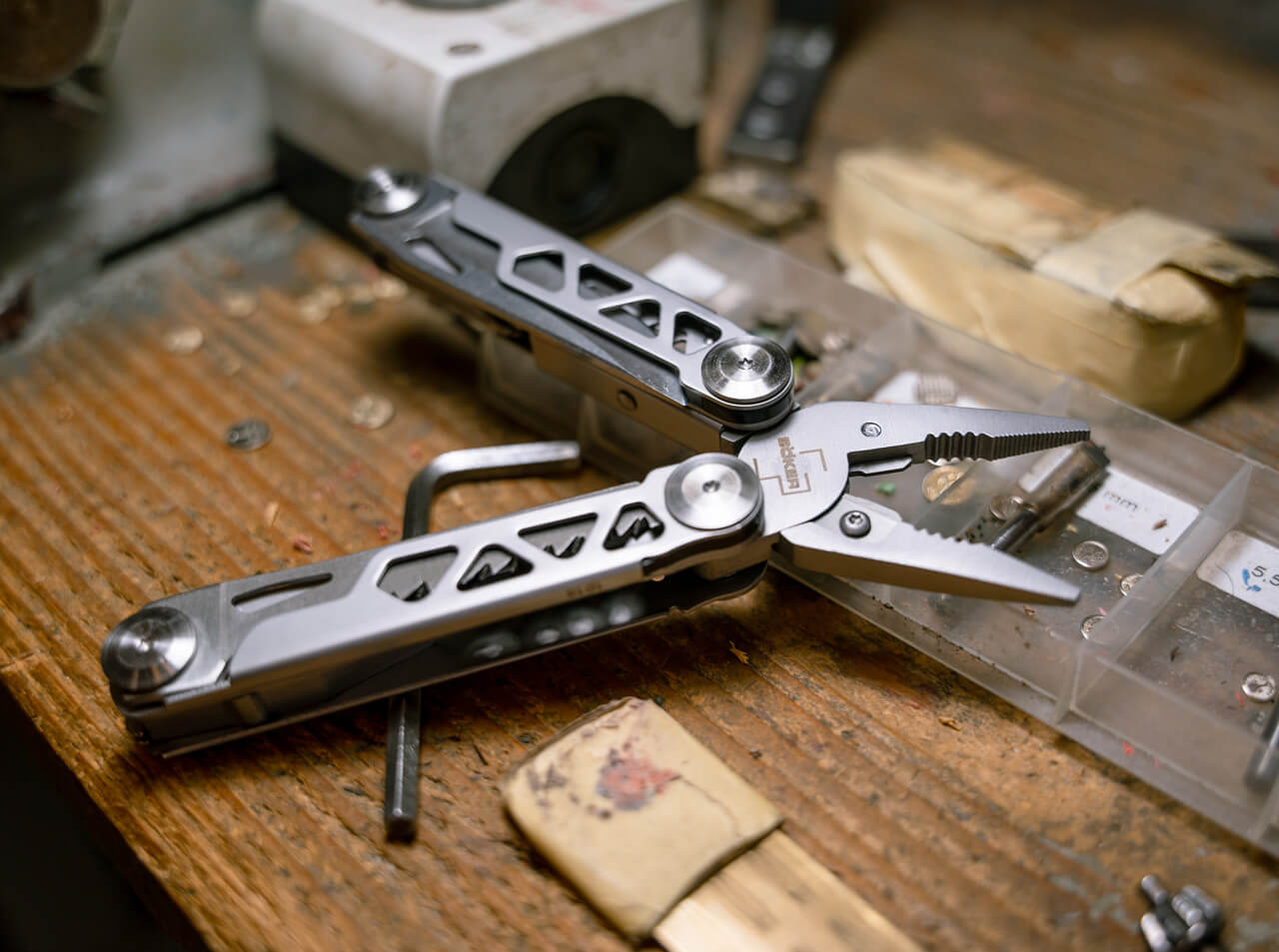 Multitools and utility tools