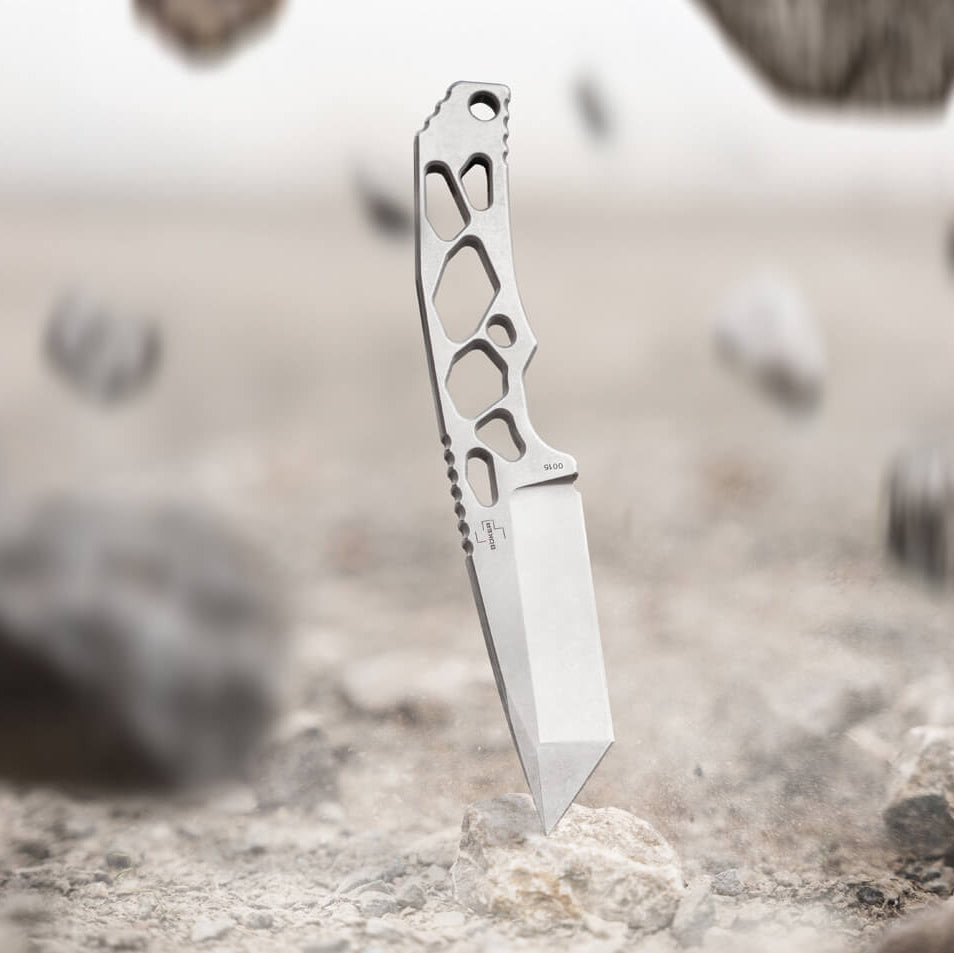 Böker Superlight Tanto standing