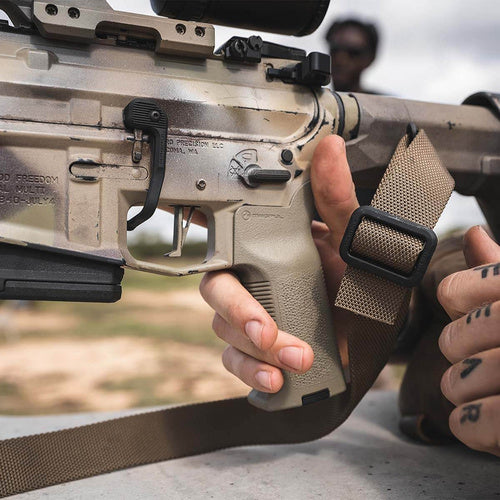 Magpul MOE® K2-XL Grip for AR-15 / M4 on rifle fde