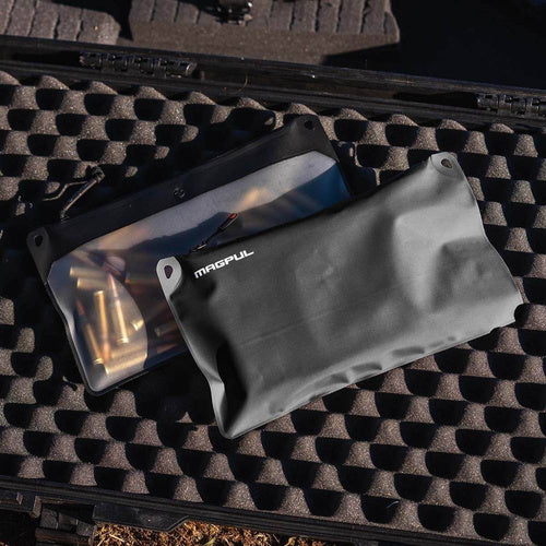 Magpul DAKA Lite Medium Pouch in use