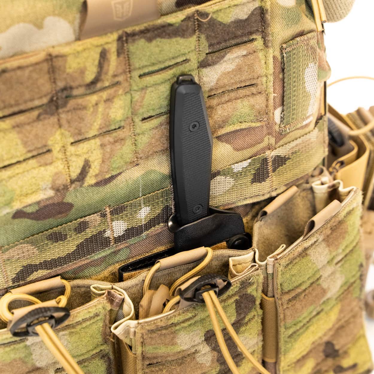 Panneltac Blade Platform with knife on plate carrier between placard