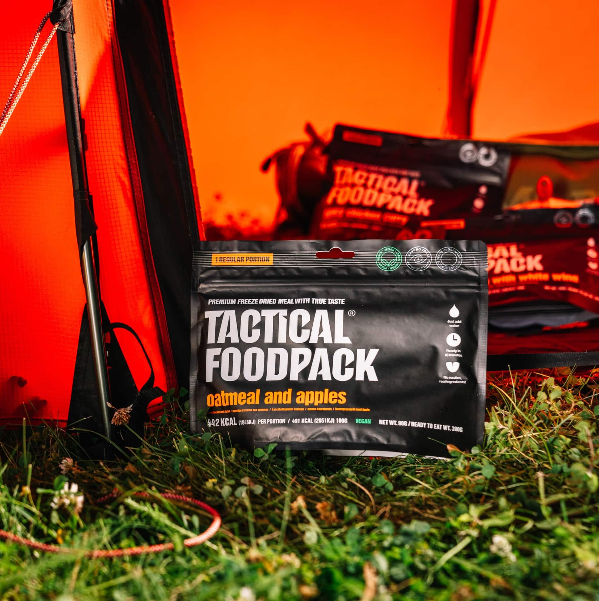 Tactical Foodpack Freeze-Dried Breakfast - Oatmeal and Apples bunch
