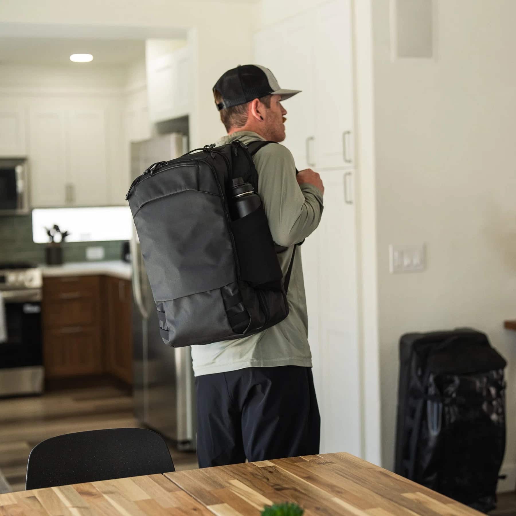 Vertx Urban Ghost Weekender 36L Travel Bag Black Travel Bag in Use